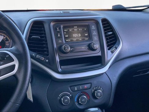 Used 2017 Jeep Cherokee Sport image 9