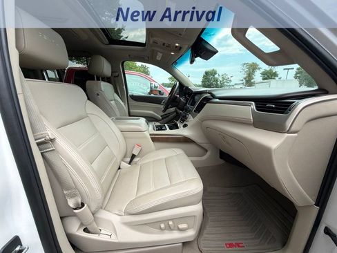 Used 2019 GMC Yukon XL Denali w/ Denali Ultimate Package AWD/4WD image 3