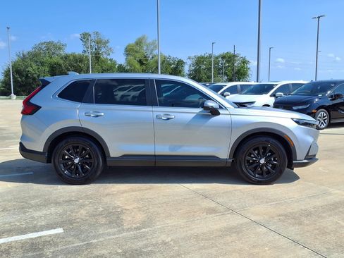 Used 2025 Honda CR-V EX image 8