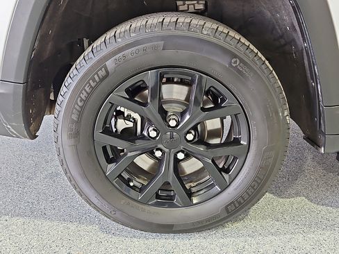 Used 2024 Jeep Grand Cherokee L Altitude image 5