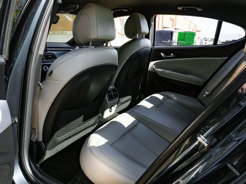 Used 2023 Genesis G70 2.0T image 39