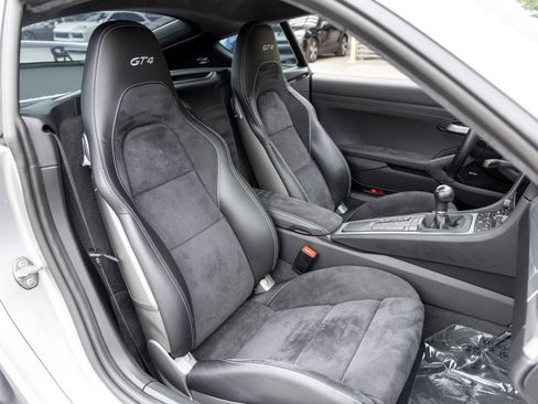 Used 2020 Porsche 718 Cayman GT4 RWD image 59