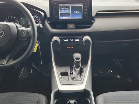 Used 2020 Toyota RAV4 LE image 12