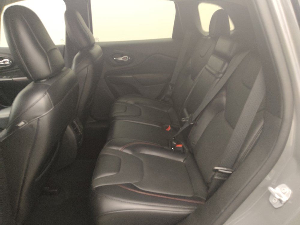 Used 2019 Jeep Cherokee Trailhawk AWD/4WD image 18