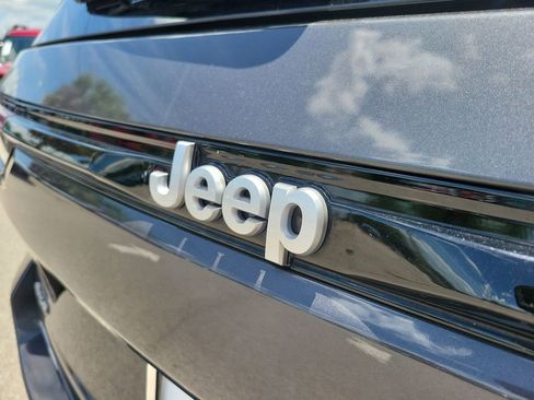 Used 2025 Jeep Grand Cherokee Overland w/ Adv Protech Group III AWD/4WD image 8