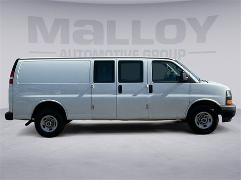 Used 2023 GMC Savana 3500 Extended w/ Driver Convenience Package image 8