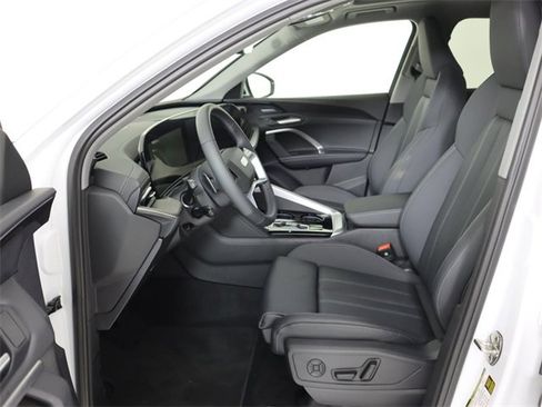 New 2025 Audi Q5 Prestige image 12