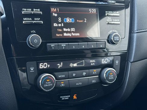 Used 2017 Nissan Rogue SV FWD image 20