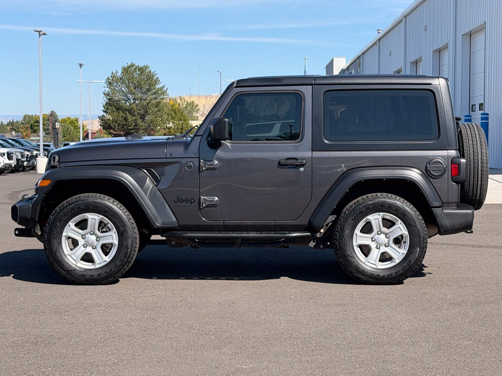 Used 2023 Jeep Wrangler Sport AWD/4WD image 5