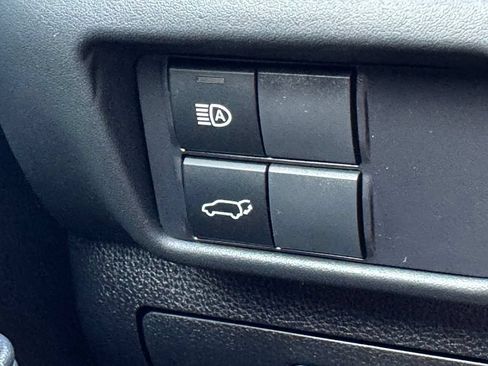 Used 2020 Toyota Highlander LE AWD/4WD image 33