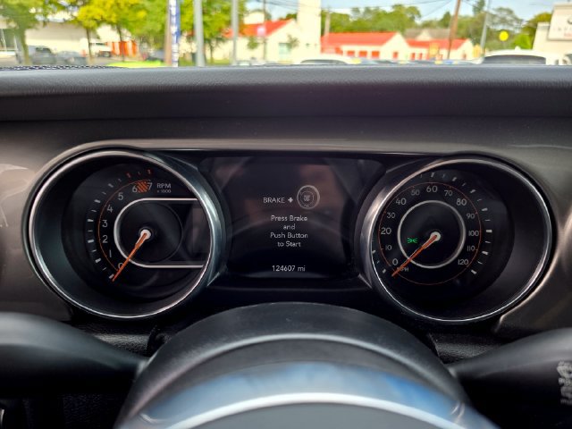 Used 2019 Jeep Wrangler Unlimited Sahara w/ Cold Weather Group AWD/4WD image 12