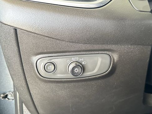 Used 2020 Chevrolet Equinox LT image 18