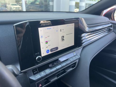 Used 2025 Toyota Camry SE w/ Convenience Package FWD image 15