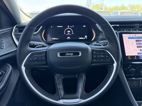 Used 2023 Jeep Grand Cherokee L Limited AWD/4WD image 25