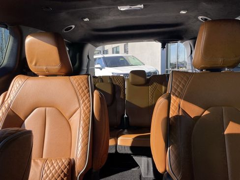 Used 2023 Chrysler Pacifica Pinnacle image 23
