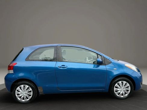 Used 2010 Toyota Yaris 2-Door Hatchback image 9