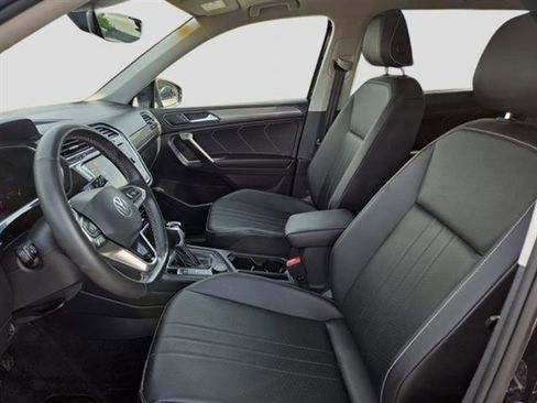 Used 2022 Volkswagen Tiguan SE image 14