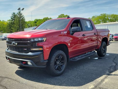 Used 2021 Chevrolet Silverado 1500 LT Trail Boss w/ Convenience Package II AWD/4WD image 2