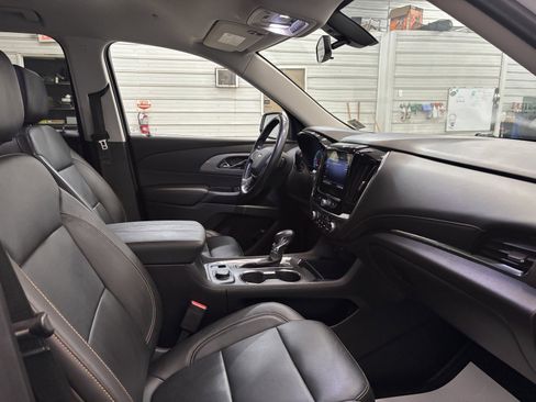 Used 2021 Chevrolet Traverse LT image 27