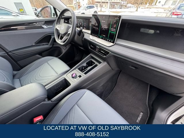 Used 2025 Volkswagen Tiguan SE AWD/4WD image 26