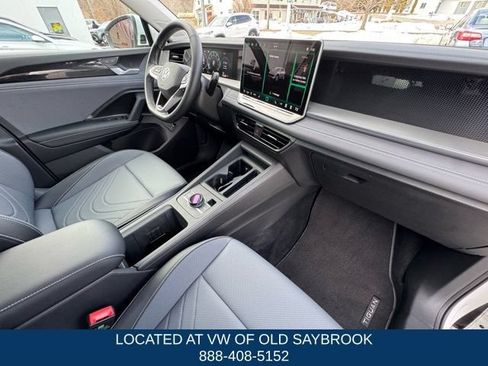 Certified 2025 Volkswagen Tiguan SE AWD/4WD image 26