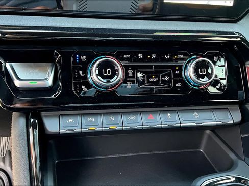 Certified 2025 GMC Sierra 1500 AT4 w/ AT4 Premium Package image 15