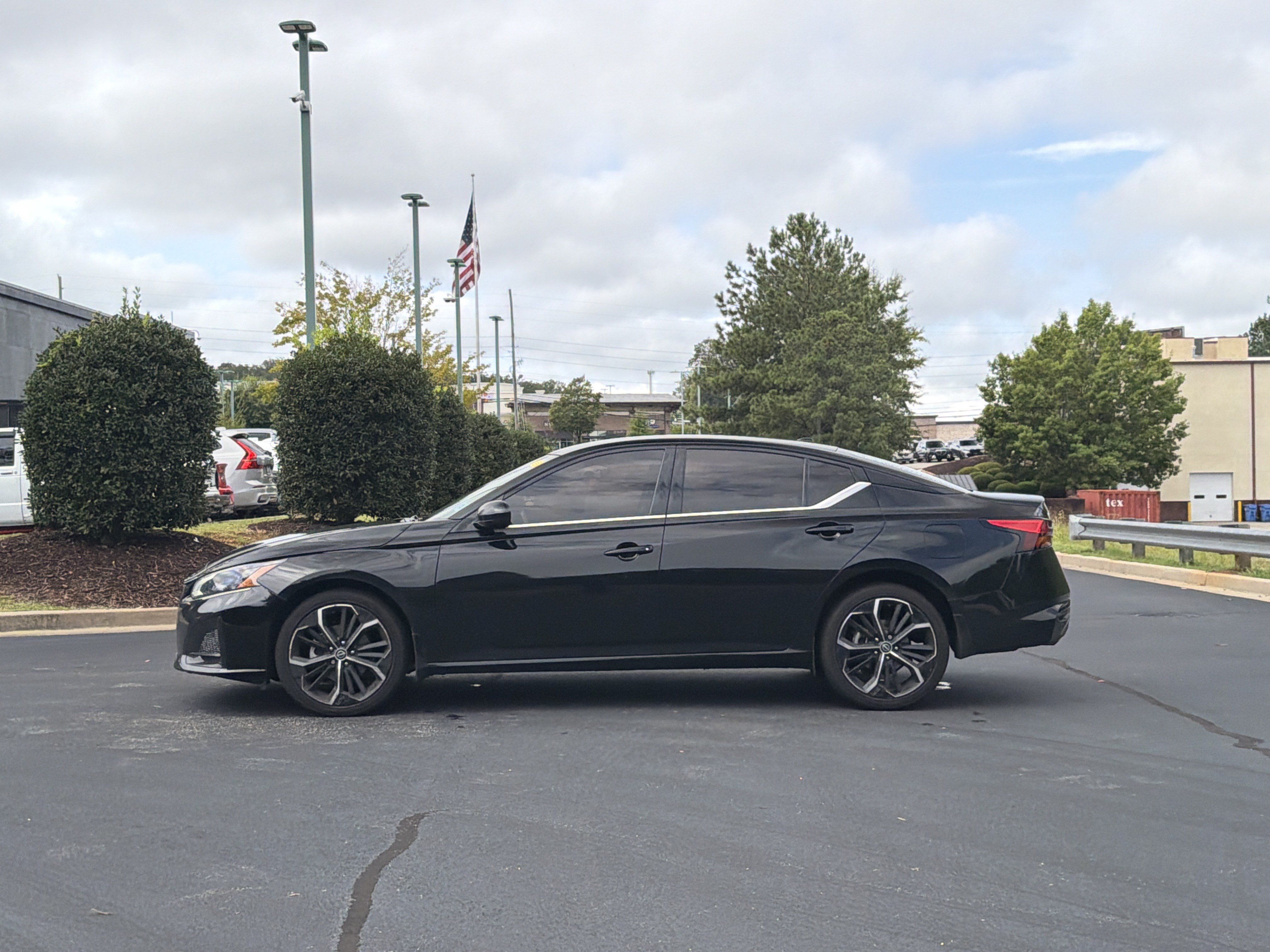 Used 2023 Nissan Altima 2.5 SR AWD/4WD image 11