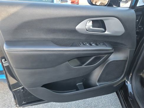 Used 2018 Chrysler Pacifica Touring Plus w/ S Appearance Package image 8