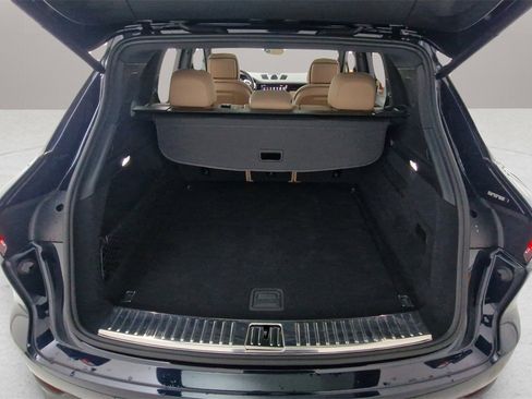 Used 2023 Porsche Cayenne image 33