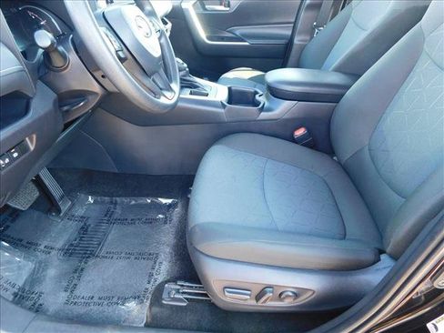 Used 2025 Toyota RAV4 XLE FWD image 22