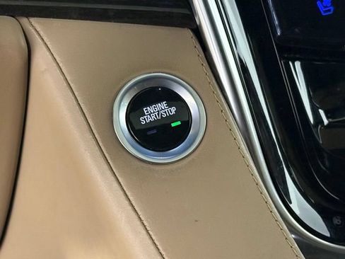 Used 2018 Cadillac Escalade Platinum AWD/4WD image 29