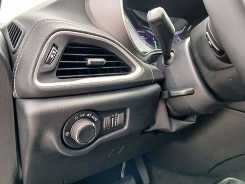 New 2027 Chrysler Pacifica Select FWD image 31