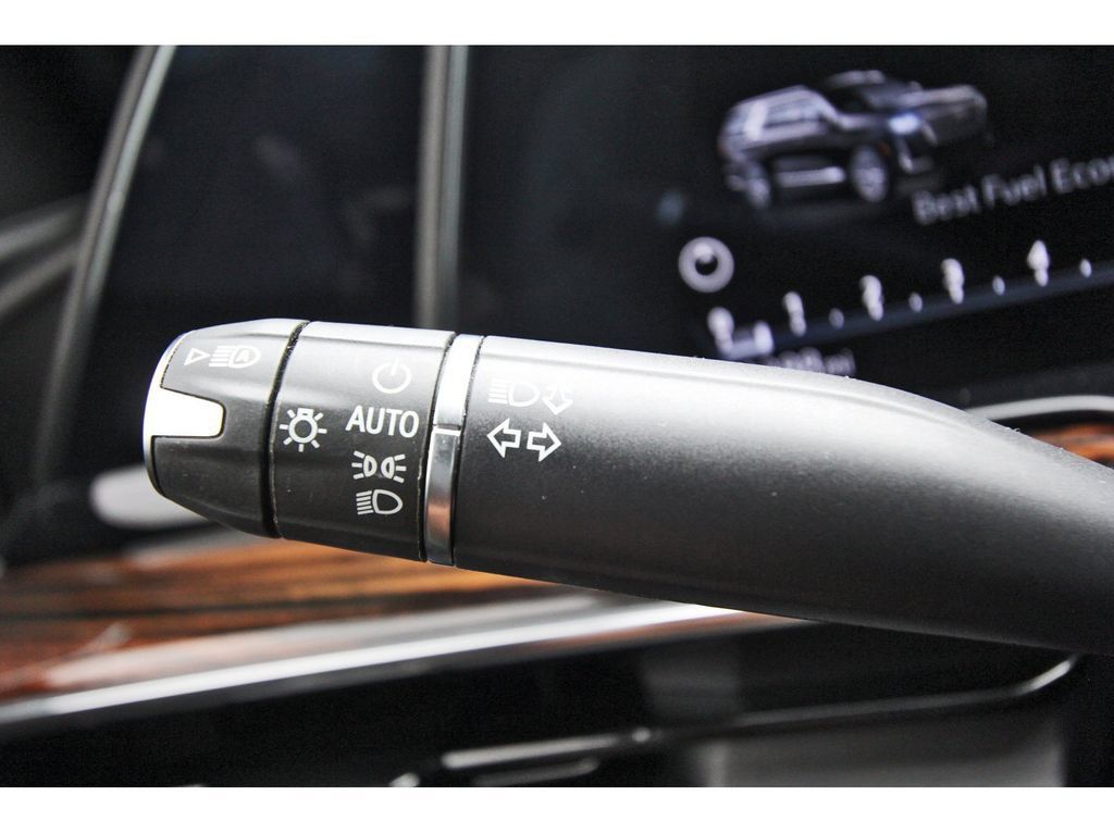 Used 2024 Cadillac Escalade ESV Luxury RWD image 18
