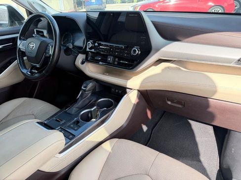 Used 2020 Toyota Highlander Platinum FWD image 20
