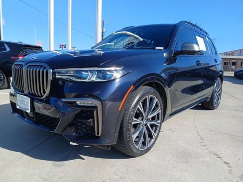 Used 2022 BMW X7 M50i image 3