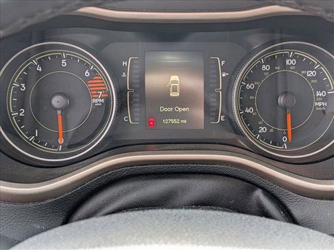 Used 2016 Jeep Cherokee Latitude w/ Cold Weather Group image 9