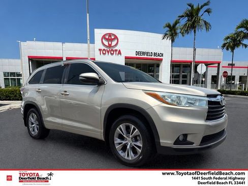 Used 2015 Toyota Highlander XLE FWD image 1