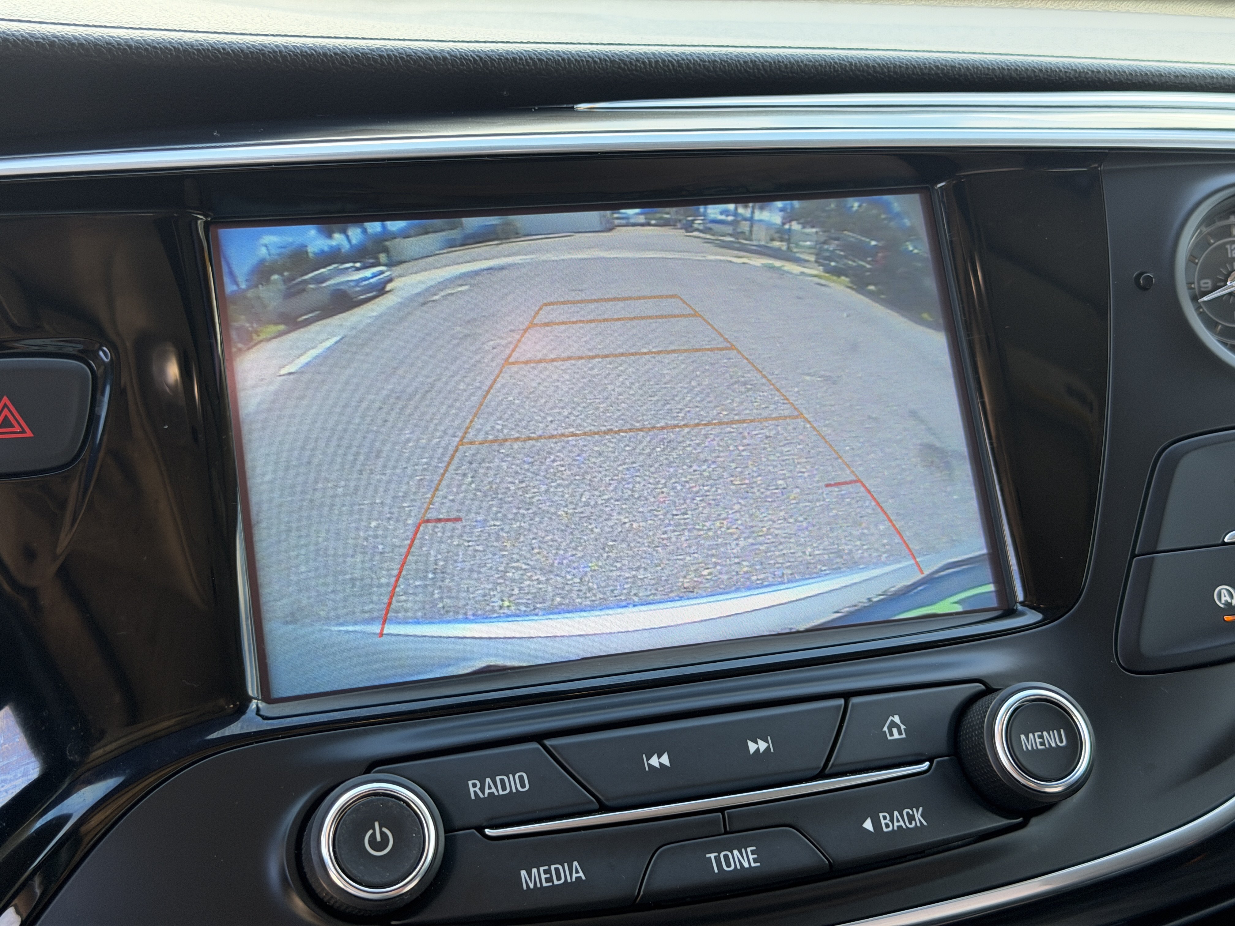 Used 2019 Buick Envision Essence FWD image 28