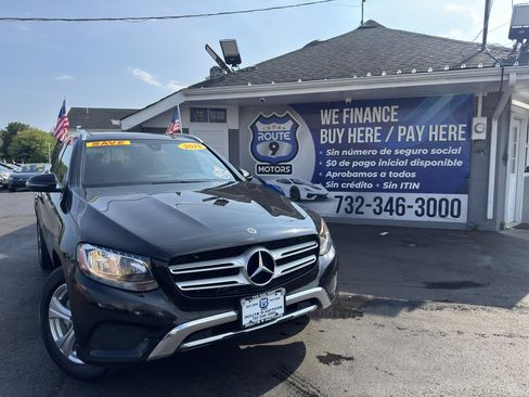 Used 2018 Mercedes-Benz GLC 300 4MATIC w/ Multimedia Package image 1