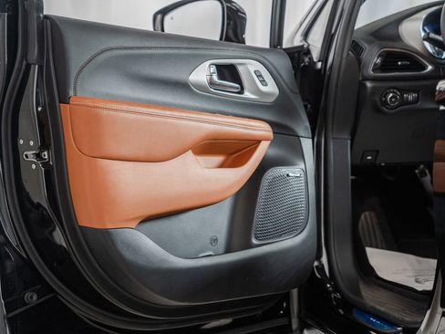 New 2026 Chrysler Pacifica Pinnacle image 37