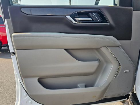 Used 2025 GMC Yukon XL Elevation AWD/4WD image 23