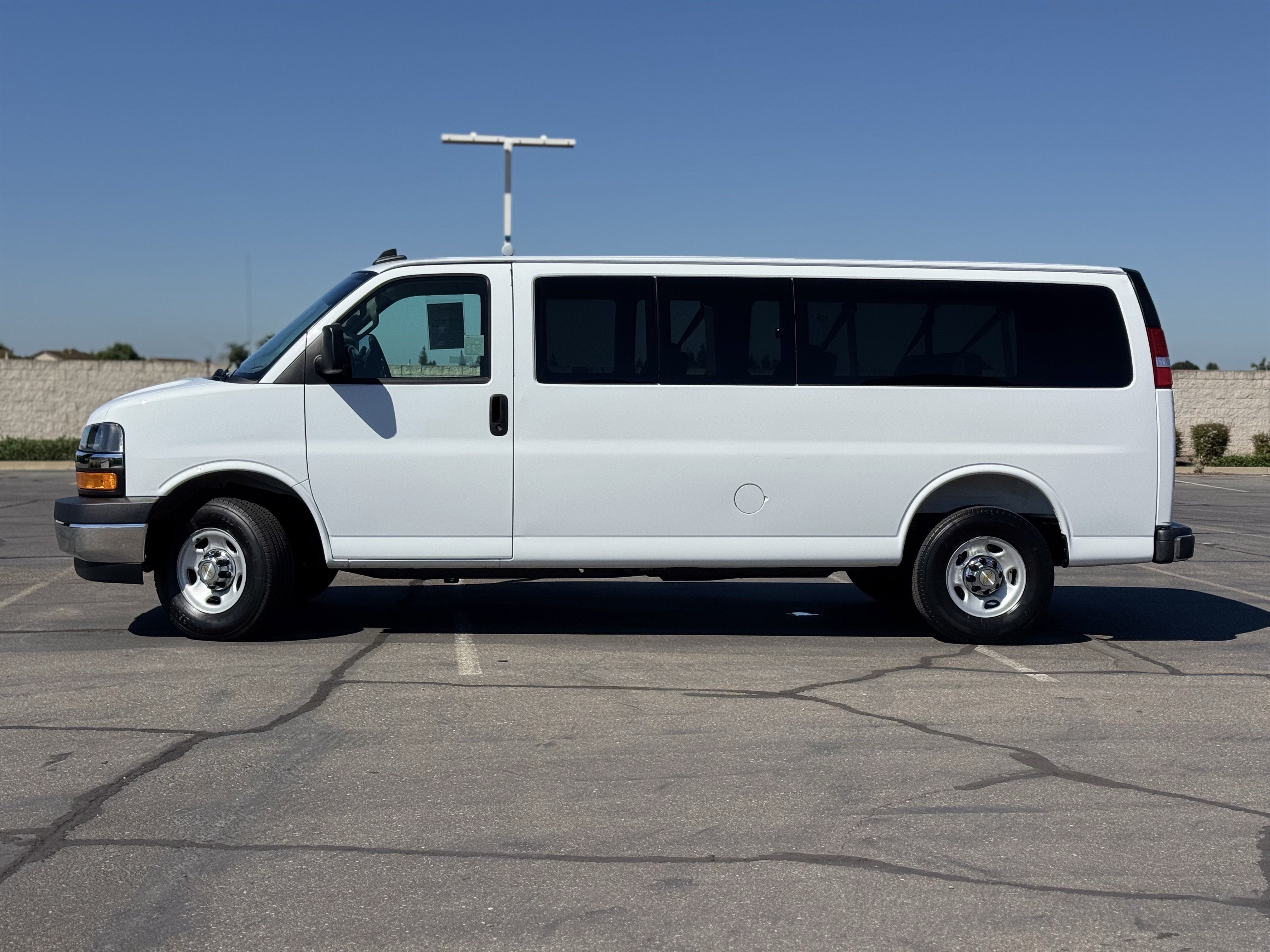 Certified 2025 Chevrolet Express 3500 LT w/ LT Preferred Equipment Group RWD image 4