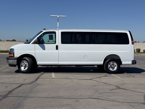 Used 2025 Chevrolet Express 3500 LT w/ LT Preferred Equipment Group RWD image 4