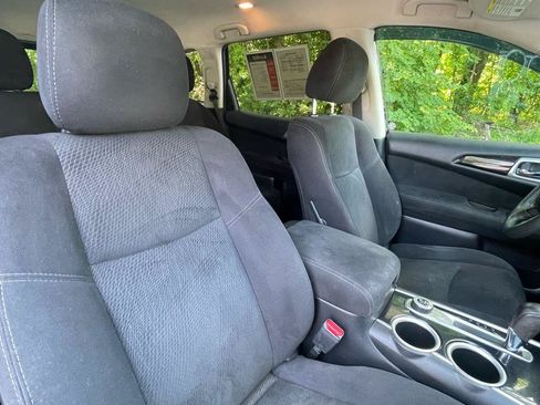 Used 2015 Nissan Pathfinder SV AWD/4WD image 30