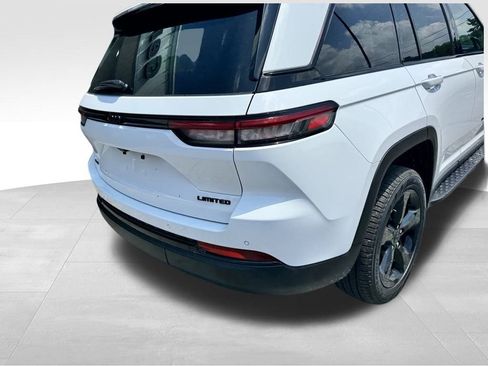 New 2025 Jeep Grand Cherokee Limited w/ Black Appearance Package image 6