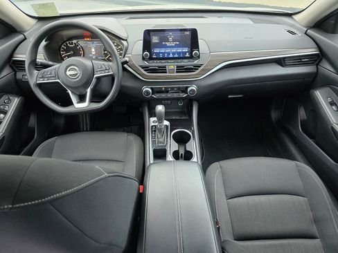 Used 2024 Nissan Altima 2.5 SV image 18