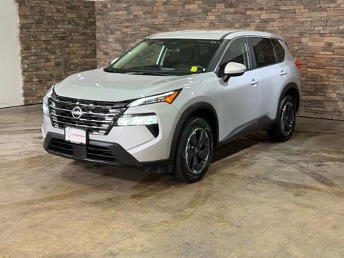 Certified 2025 Nissan Rogue SV image 3