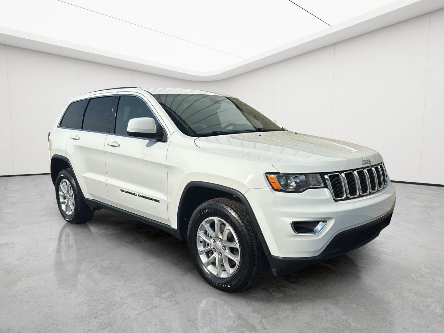 Used 2022 Jeep Grand Cherokee Laredo X AWD/4WD image 2