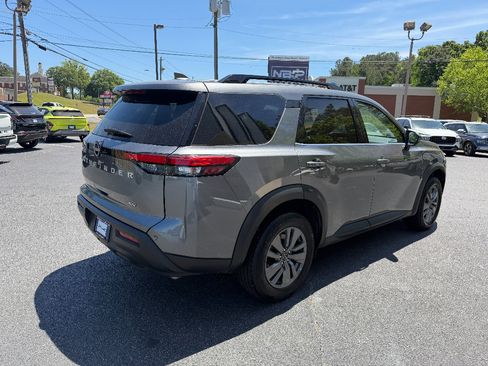 Used 2024 Nissan Pathfinder SV image 6