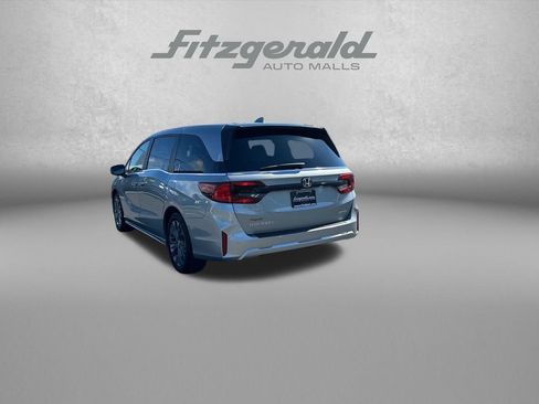 Used 2025 Honda Odyssey Touring image 5